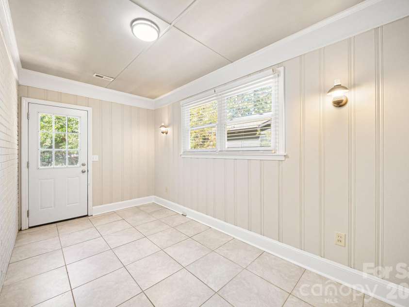 1914 Kilborne Drive, Charlotte, NC 28205.  MLS# CAR4428533, YatesRealty ID 53289. 