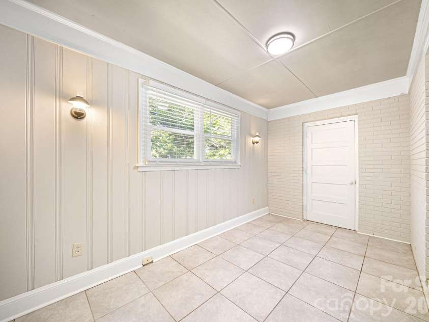 1914 Kilborne Drive, Charlotte, NC 28205.  MLS# CAR4428533, YatesRealty ID 53289. 