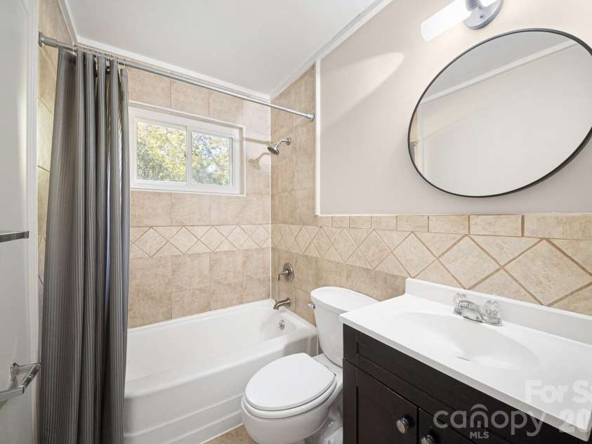 1914 Kilborne Drive, Charlotte, NC 28205.  MLS# CAR4428533, YatesRealty ID 53289. 