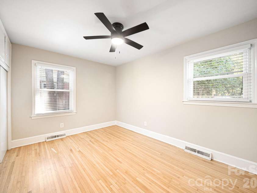 1914 Kilborne Drive, Charlotte, NC 28205.  MLS# CAR4428533, YatesRealty ID 53289. 