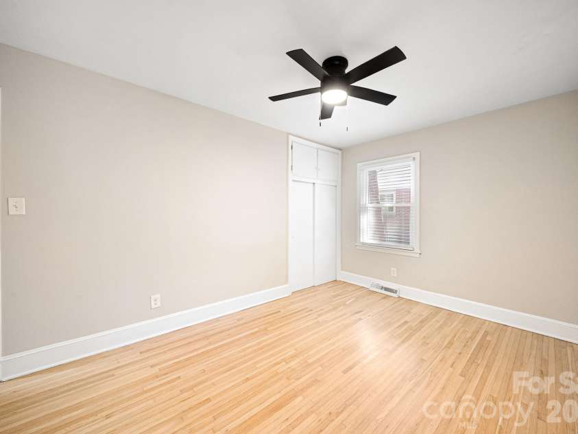 1914 Kilborne Drive, Charlotte, NC 28205.  MLS# CAR4428533, YatesRealty ID 53289. 