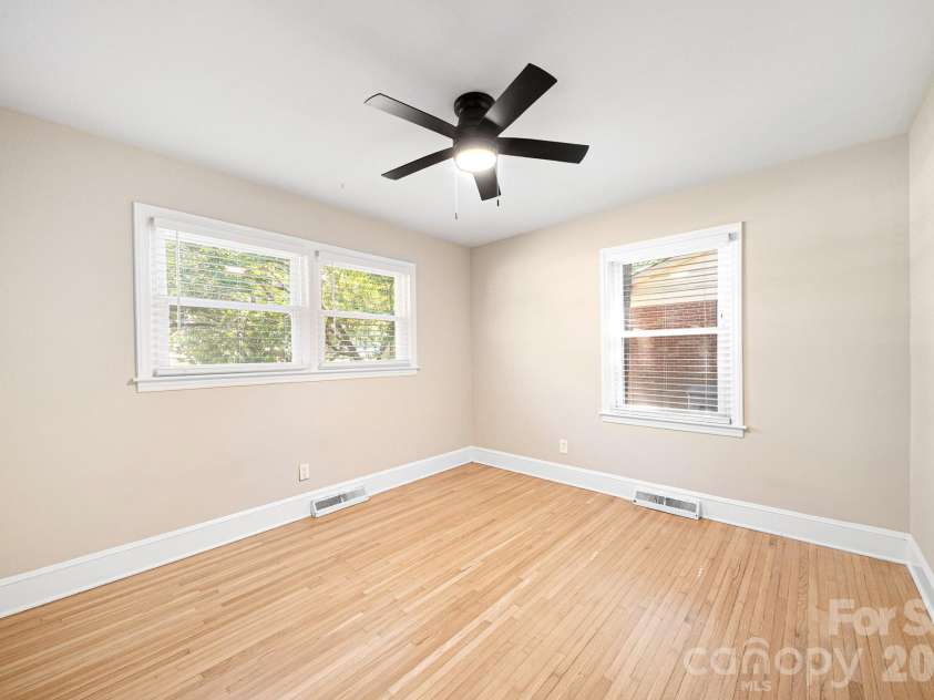 1914 Kilborne Drive, Charlotte, NC 28205.  MLS# CAR4428533, YatesRealty ID 53289. 