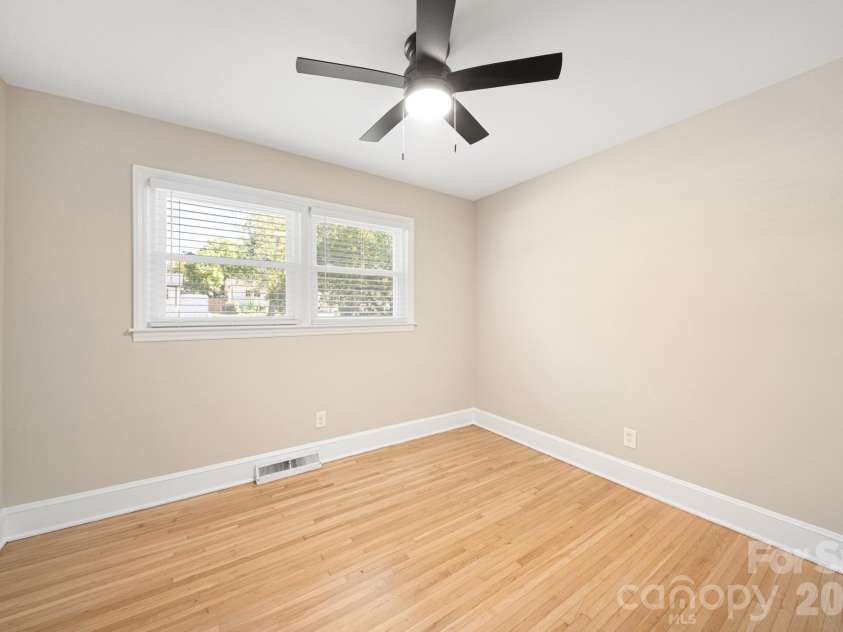 1914 Kilborne Drive, Charlotte, NC 28205.  MLS# CAR4428533, YatesRealty ID 53289. 