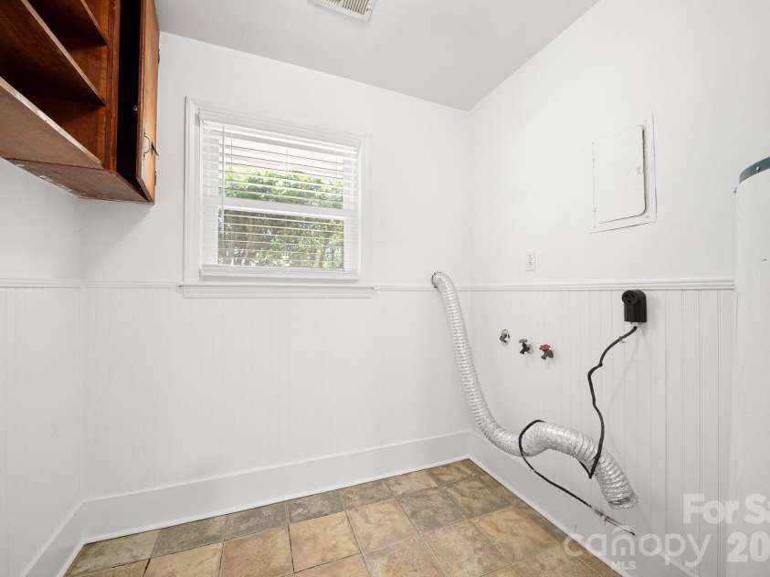 1914 Kilborne Drive, Charlotte, NC 28205.  MLS# CAR4428533, YatesRealty ID 53289. 