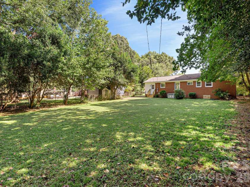 1914 Kilborne Drive, Charlotte, NC 28205.  MLS# CAR4428533, YatesRealty ID 53289. 