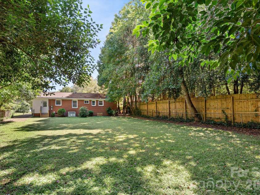1914 Kilborne Drive, Charlotte, NC 28205.  MLS# CAR4428533, YatesRealty ID 53289. 
