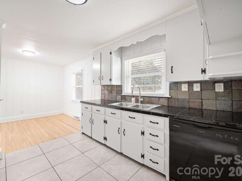 1914 Kilborne Drive, Charlotte, NC 28205.  MLS# CAR4428533, YatesRealty ID 53289. Original Kitchen is ready for your vision.