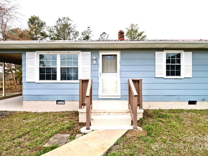 4926 Nc Highway 109 South, Mount Gilead, NC 27306.  MLS# CAR4214139, YatesRealty ID 5329. Front Porch.
