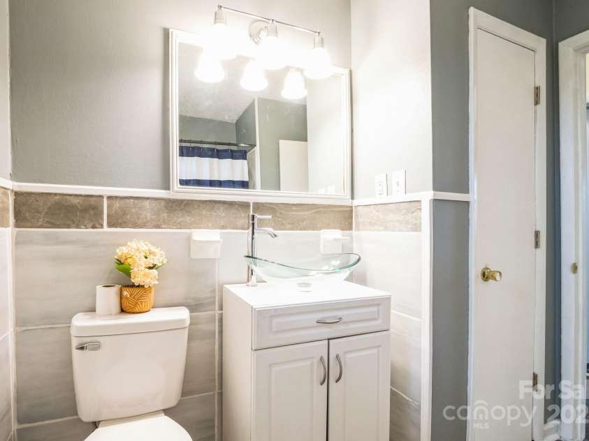4926 Nc Highway 109 South, Mount Gilead, NC 27306.  MLS# CAR4214139, YatesRealty ID 5329. Full Bathroom