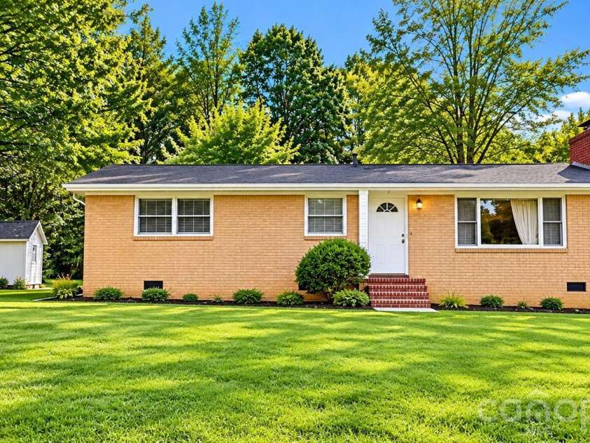 1104 Stagecoach Road, Gastonia, NC 28052.  MLS# CAR4427875, YatesRealty ID 53291. 