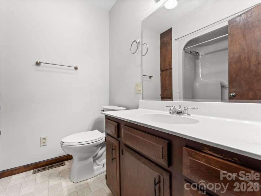 106 Mohican Trail, East Flat Rock, NC 28726.  MLS# CAR4427684, YatesRealty ID 53292. Full Bath on Main