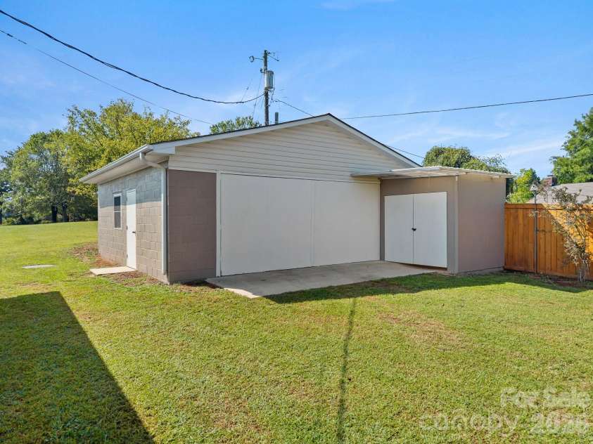 106 Mohican Trail, East Flat Rock, NC 28726.  MLS# CAR4427684, YatesRealty ID 53292. Workshop & shed
