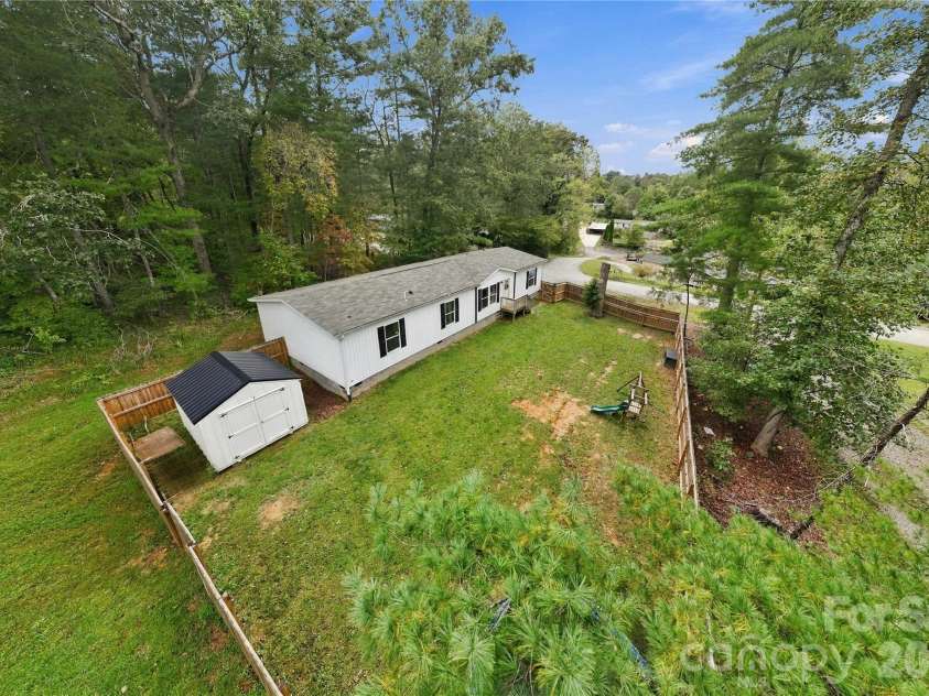 371 Piney Ridge Drive, Hendersonville, NC 28791.  MLS# CAR4428835, YatesRealty ID 53293. 