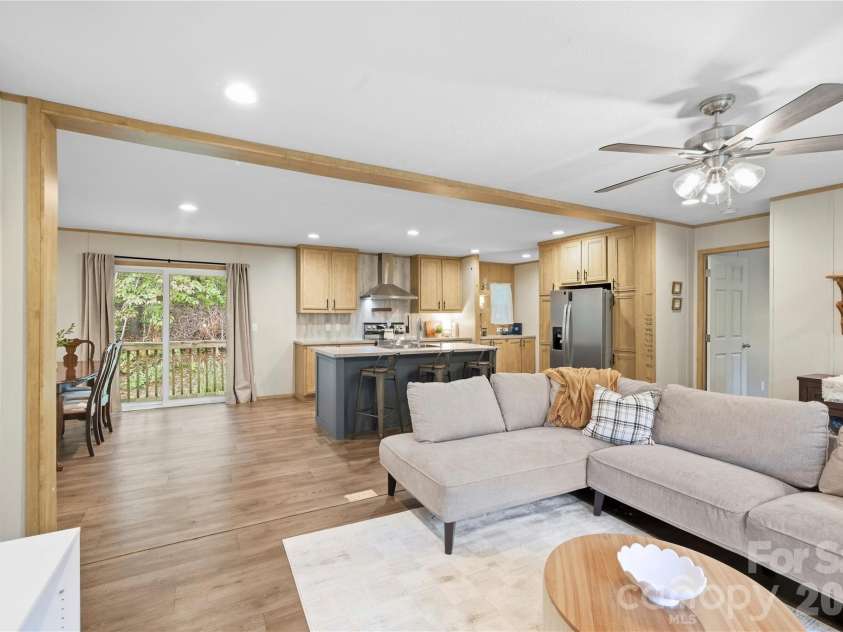 371 Piney Ridge Drive, Hendersonville, NC 28791.  MLS# CAR4428835, YatesRealty ID 53293. 