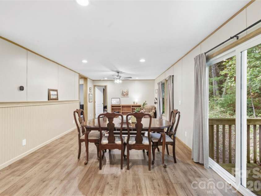 371 Piney Ridge Drive, Hendersonville, NC 28791.  MLS# CAR4428835, YatesRealty ID 53293. 