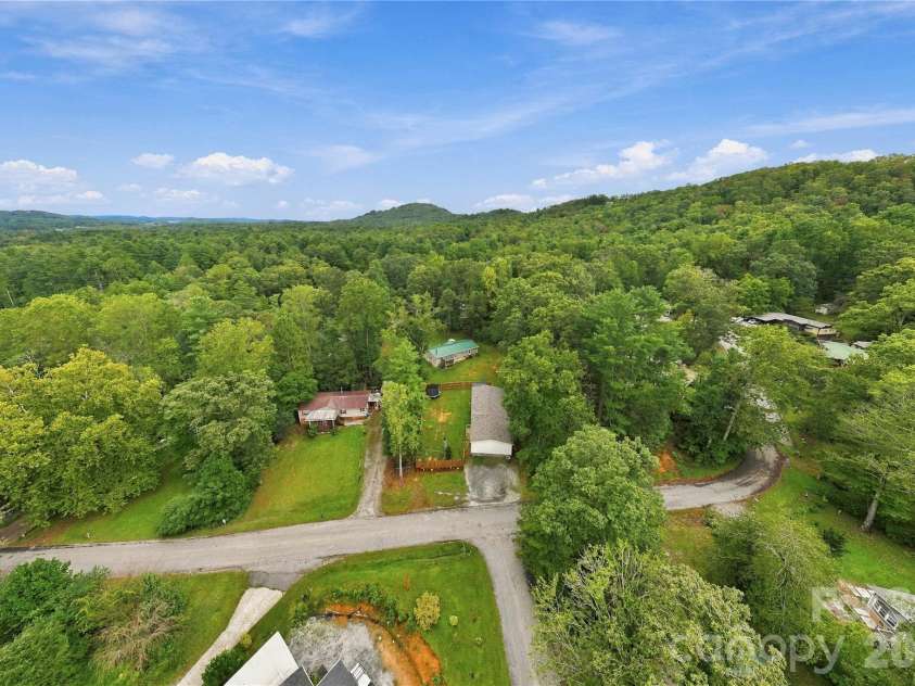371 Piney Ridge Drive, Hendersonville, NC 28791.  MLS# CAR4428835, YatesRealty ID 53293. 