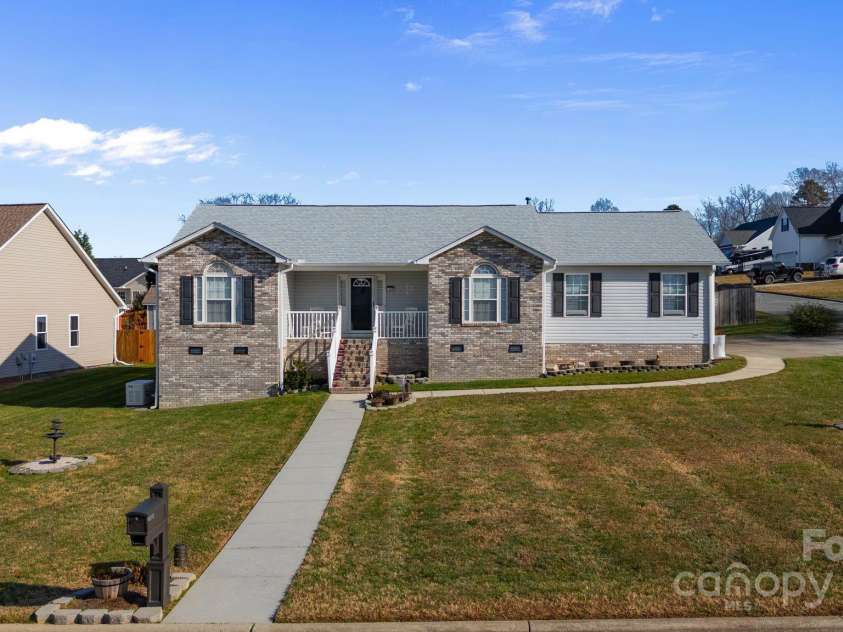 100 Lindsay Drive, Archdale, NC 27263.  MLS# CAR4326944, YatesRealty ID 533. 