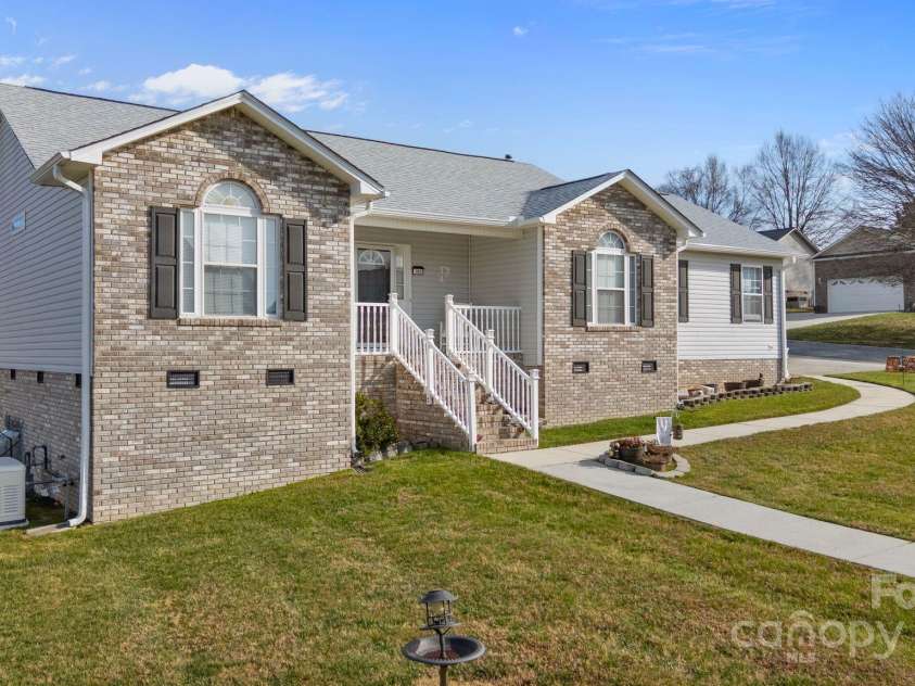 100 Lindsay Drive, Archdale, NC 27263.  MLS# CAR4326944, YatesRealty ID 533. 