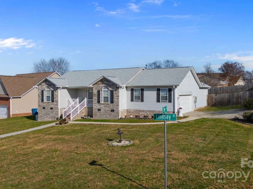 100 Lindsay Drive, Archdale, NC 27263.  MLS# CAR4326944, YatesRealty ID 533. 