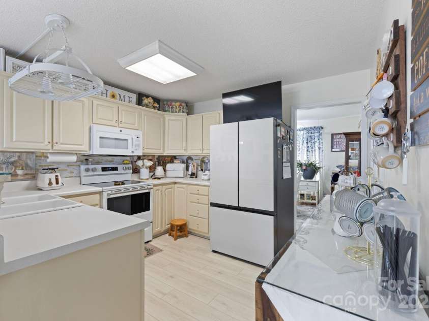 100 Lindsay Drive, Archdale, NC 27263.  MLS# CAR4326944, YatesRealty ID 533. 