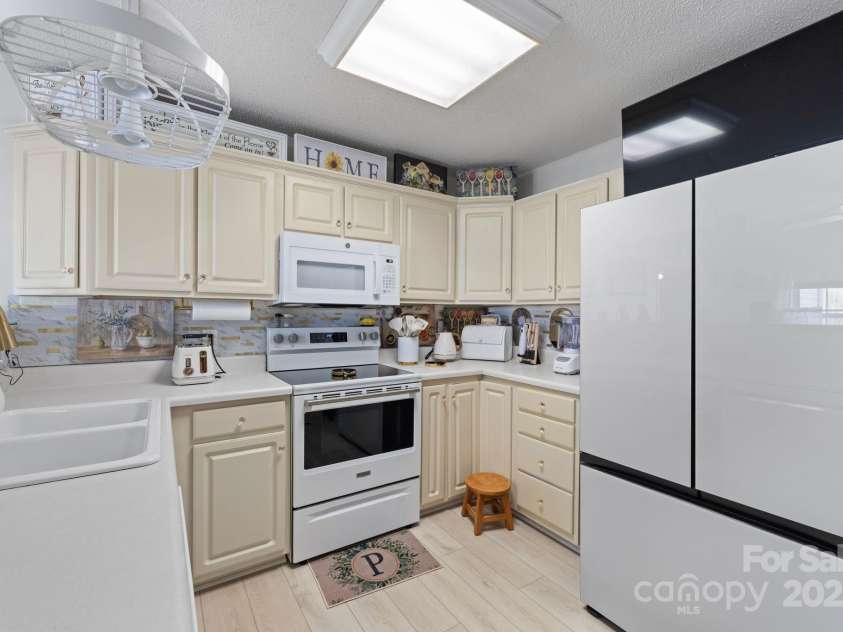 100 Lindsay Drive, Archdale, NC 27263.  MLS# CAR4326944, YatesRealty ID 533. 