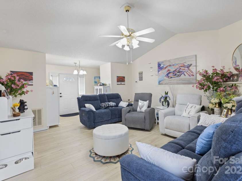 100 Lindsay Drive, Archdale, NC 27263.  MLS# CAR4326944, YatesRealty ID 533. 