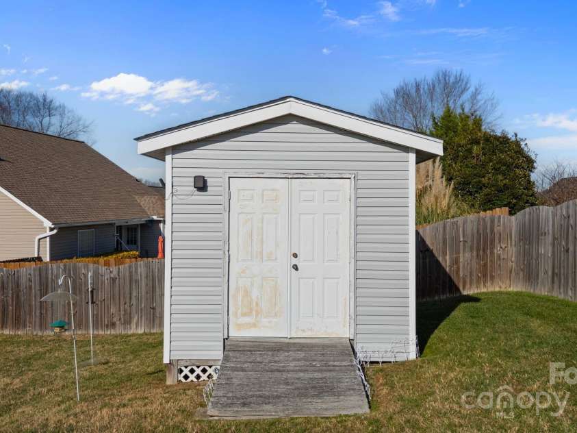 100 Lindsay Drive, Archdale, NC 27263.  MLS# CAR4326944, YatesRealty ID 533. 
