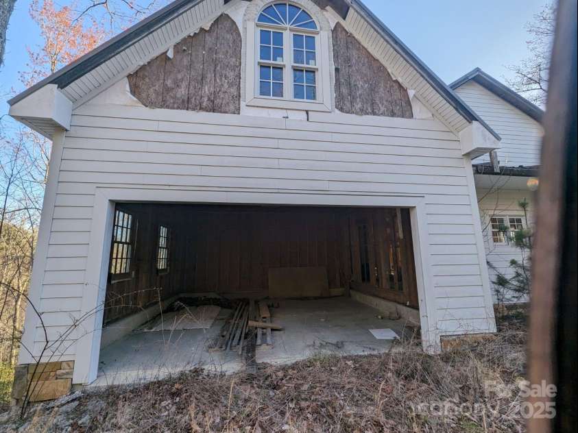 1605 Golden Road, Lake Toxaway, NC 28747.  MLS# CAR4179199, YatesRealty ID 533. 