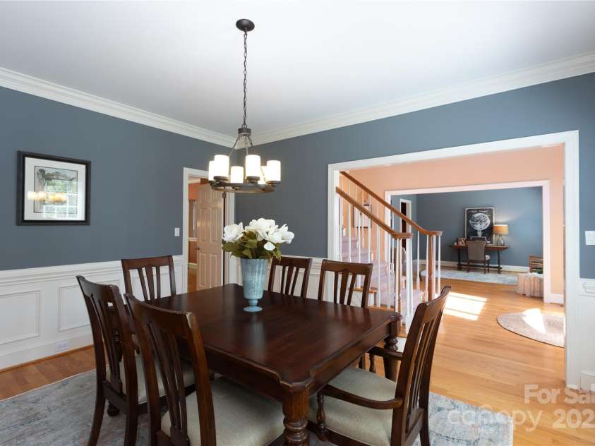 3010 Lakewood Edge Drive, Charlotte, NC 28269.  MLS# CAR4245199, YatesRealty ID 5330. 