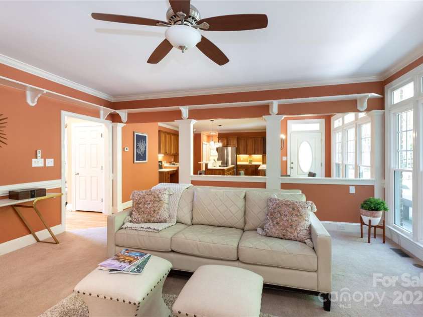 3010 Lakewood Edge Drive, Charlotte, NC 28269.  MLS# CAR4245199, YatesRealty ID 5330. 