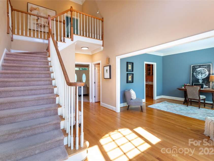 3010 Lakewood Edge Drive, Charlotte, NC 28269.  MLS# CAR4245199, YatesRealty ID 5330. 