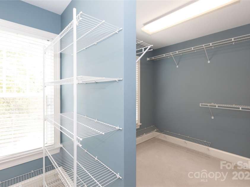 3010 Lakewood Edge Drive, Charlotte, NC 28269.  MLS# CAR4245199, YatesRealty ID 5330. 