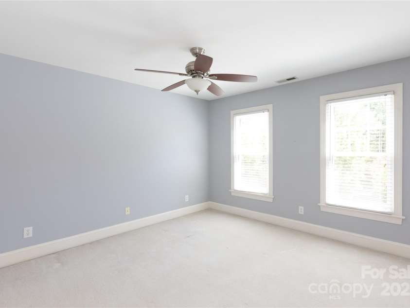 3010 Lakewood Edge Drive, Charlotte, NC 28269.  MLS# CAR4245199, YatesRealty ID 5330. 