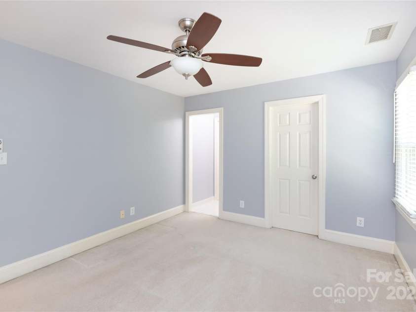 3010 Lakewood Edge Drive, Charlotte, NC 28269.  MLS# CAR4245199, YatesRealty ID 5330. 