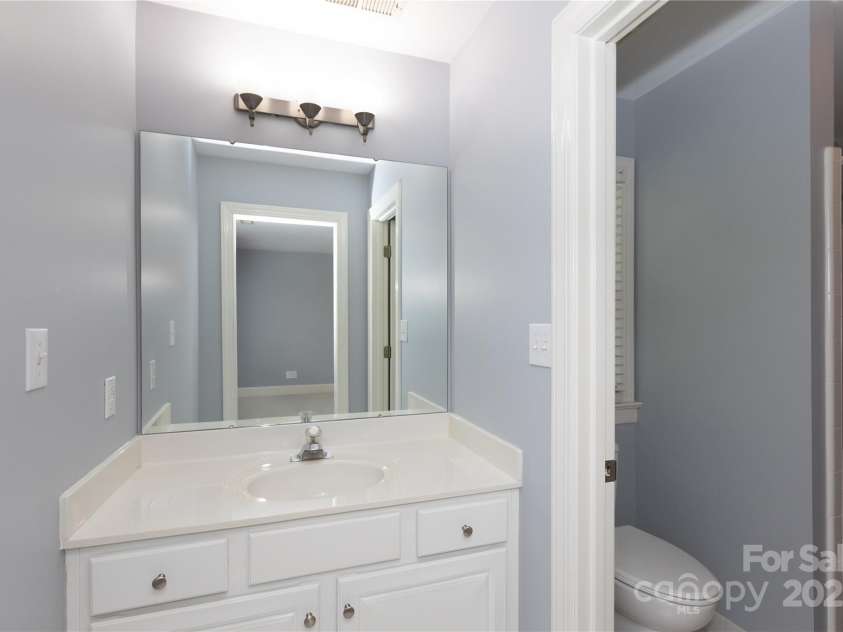 3010 Lakewood Edge Drive, Charlotte, NC 28269.  MLS# CAR4245199, YatesRealty ID 5330. 