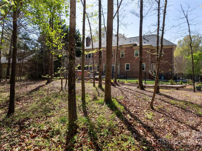 3010 Lakewood Edge Drive, Charlotte, NC 28269.  MLS# CAR4245199, YatesRealty ID 5330. 