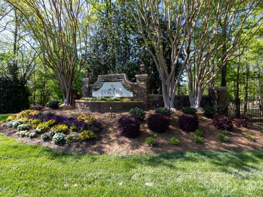 3010 Lakewood Edge Drive, Charlotte, NC 28269.  MLS# CAR4245199, YatesRealty ID 5330. 