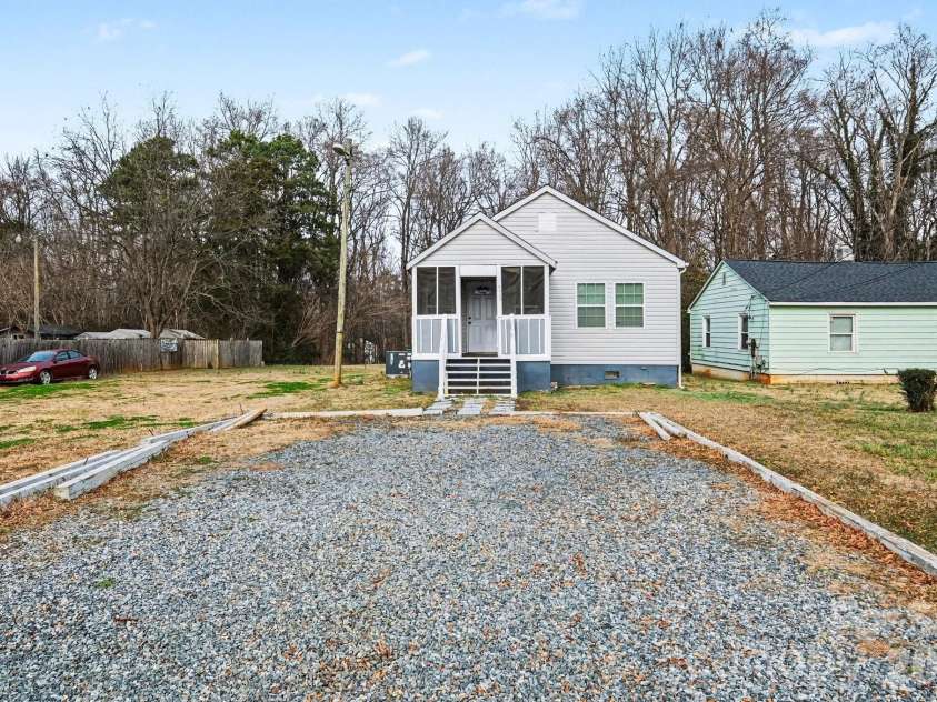 9501 Misenheimer Road, Charlotte, NC 28215.  MLS# CAR4316731, YatesRealty ID 5330. 