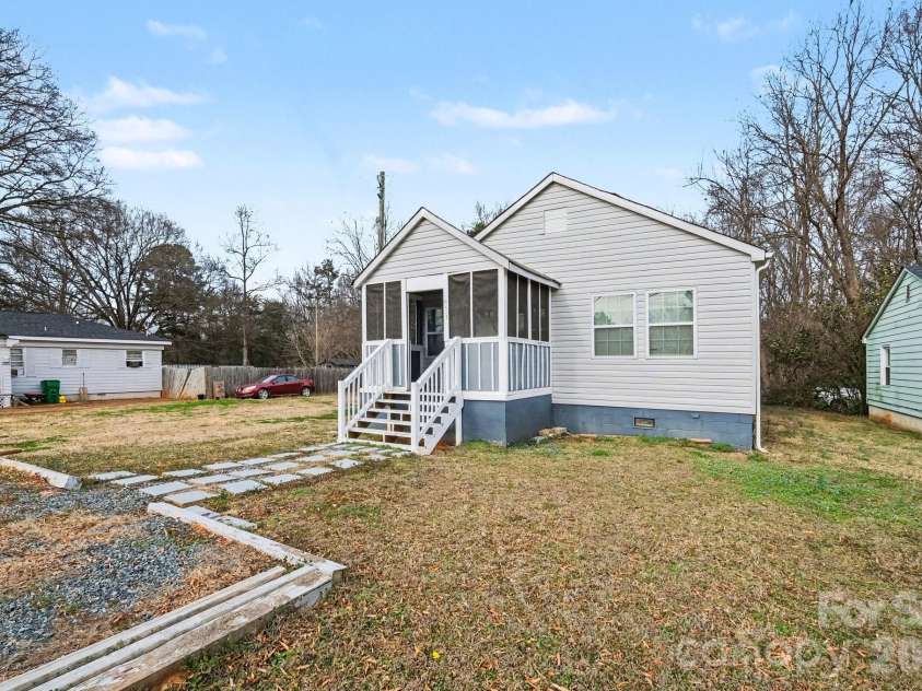 9501 Misenheimer Road, Charlotte, NC 28215.  MLS# CAR4316731, YatesRealty ID 5330. 