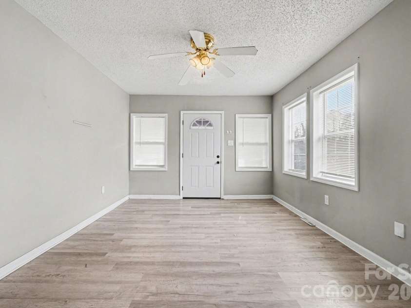 9501 Misenheimer Road, Charlotte, NC 28215.  MLS# CAR4316731, YatesRealty ID 5330. 