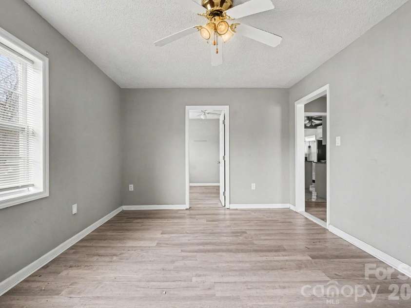 9501 Misenheimer Road, Charlotte, NC 28215.  MLS# CAR4316731, YatesRealty ID 5330. 