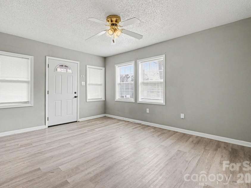 9501 Misenheimer Road, Charlotte, NC 28215.  MLS# CAR4316731, YatesRealty ID 5330. 
