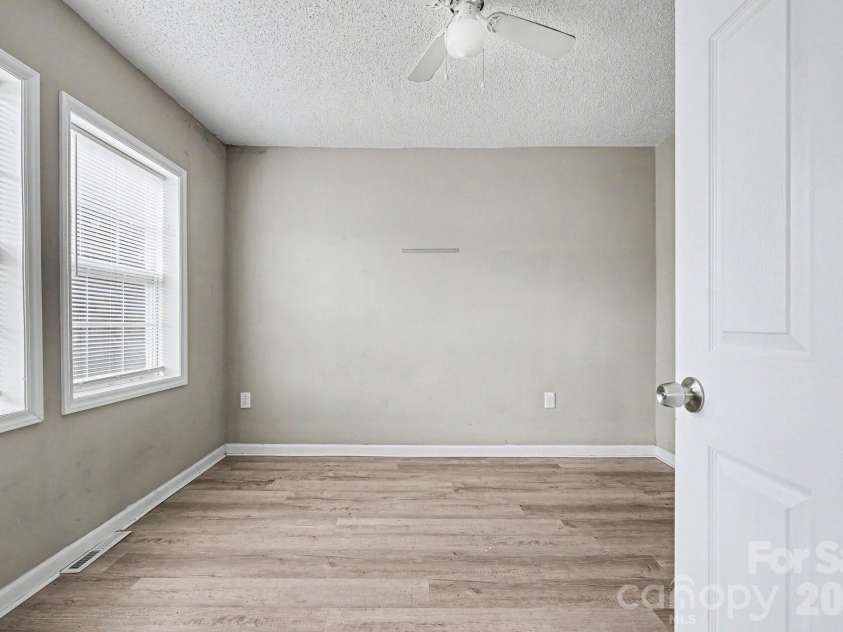 9501 Misenheimer Road, Charlotte, NC 28215.  MLS# CAR4316731, YatesRealty ID 5330. 