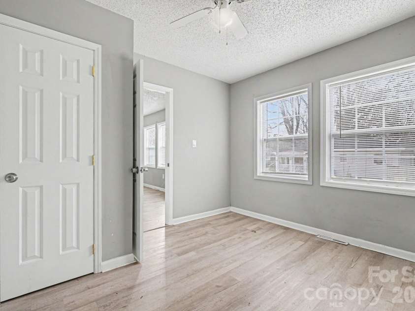 9501 Misenheimer Road, Charlotte, NC 28215.  MLS# CAR4316731, YatesRealty ID 5330. 