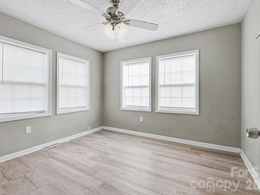 9501 Misenheimer Road, Charlotte, NC 28215.  MLS# CAR4316731, YatesRealty ID 5330. 