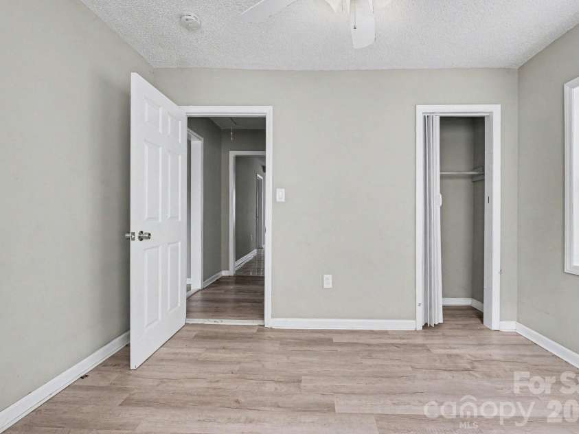 9501 Misenheimer Road, Charlotte, NC 28215.  MLS# CAR4316731, YatesRealty ID 5330. 