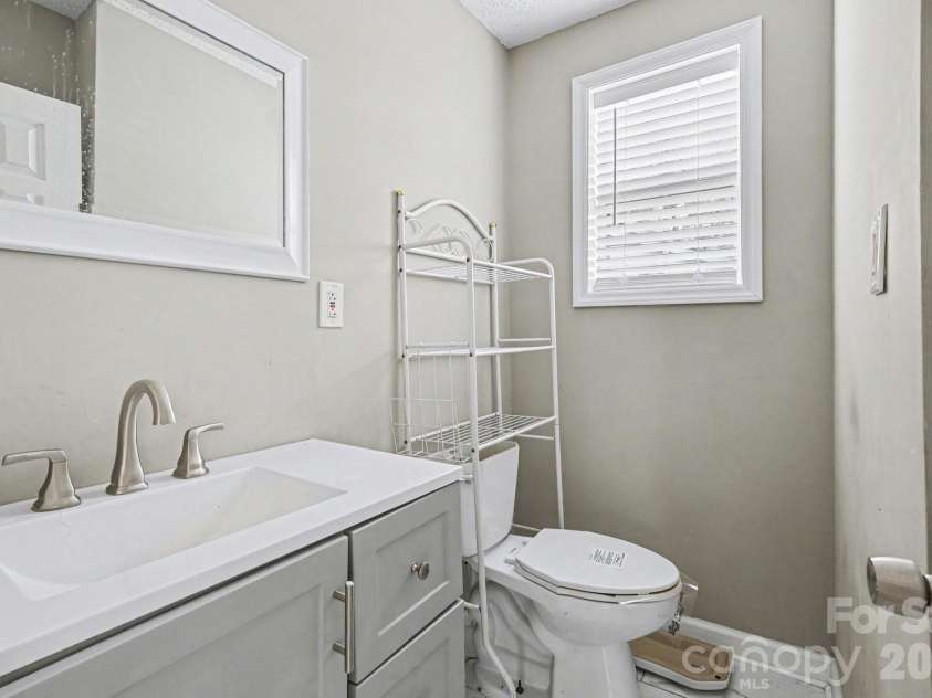 9501 Misenheimer Road, Charlotte, NC 28215.  MLS# CAR4316731, YatesRealty ID 5330. 