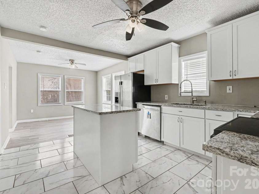 9501 Misenheimer Road, Charlotte, NC 28215.  MLS# CAR4316731, YatesRealty ID 5330. 