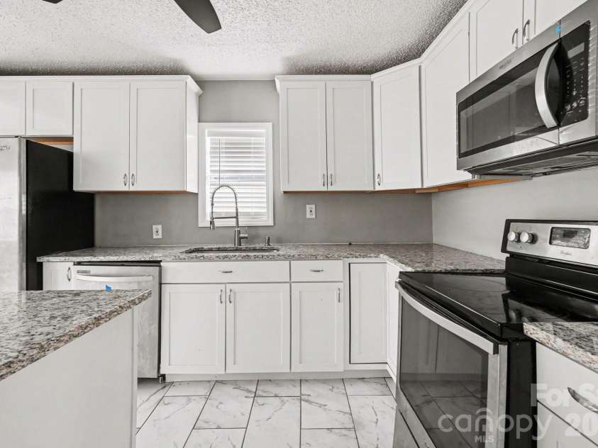 9501 Misenheimer Road, Charlotte, NC 28215.  MLS# CAR4316731, YatesRealty ID 5330. 