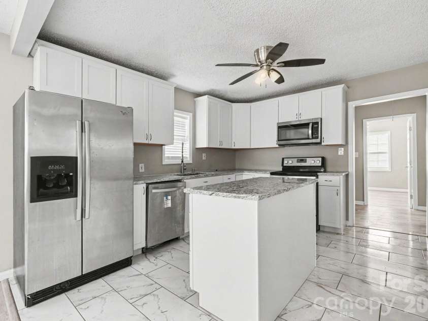 9501 Misenheimer Road, Charlotte, NC 28215.  MLS# CAR4316731, YatesRealty ID 5330. 